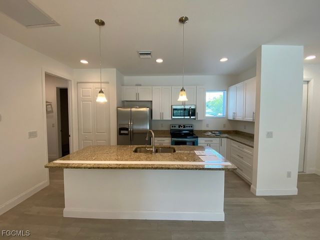 3423 SW 6th PL, Cape Coral, FL 33914