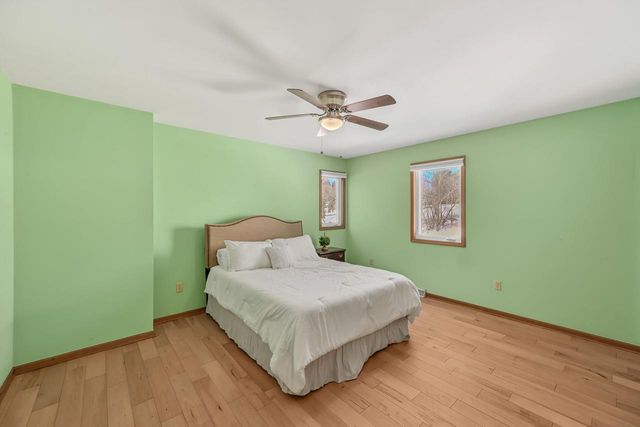 2135 W Shore DRIVE, Delafield, WI 53018