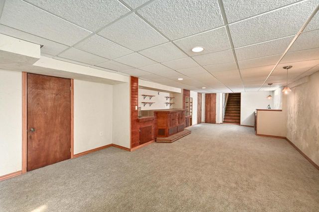 2135 W Shore DRIVE, Delafield, WI 53018