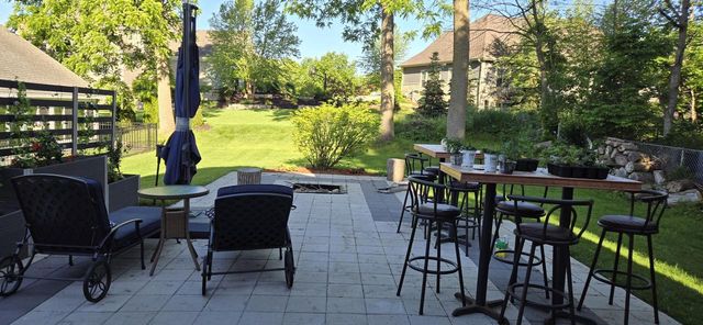 2135 W Shore DRIVE, Delafield, WI 53018