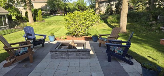 2135 W Shore DRIVE, Delafield, WI 53018