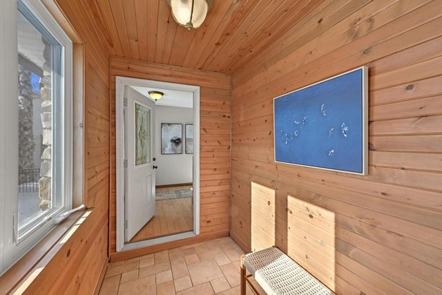 2135 W Shore DRIVE, Delafield, WI 53018