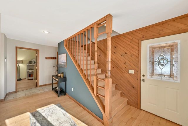 2135 W Shore DRIVE, Delafield, WI 53018