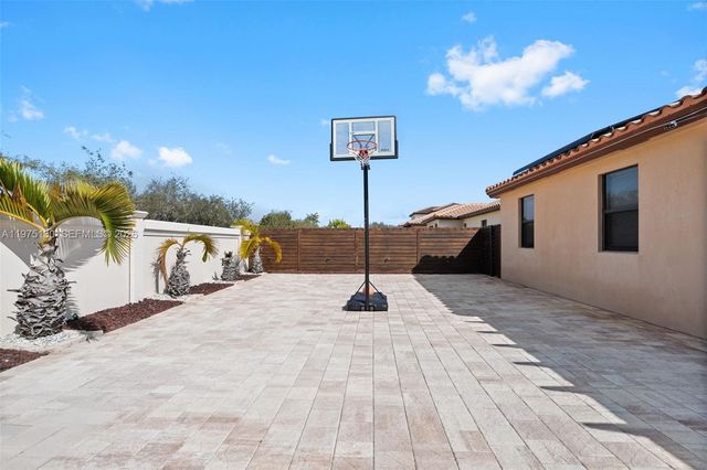 160 SE 23rd Ter, Homestead, FL 33033