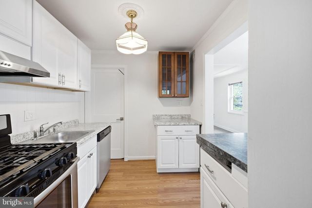 2033 ARLINGTON TER, Alexandria, VA 22303
