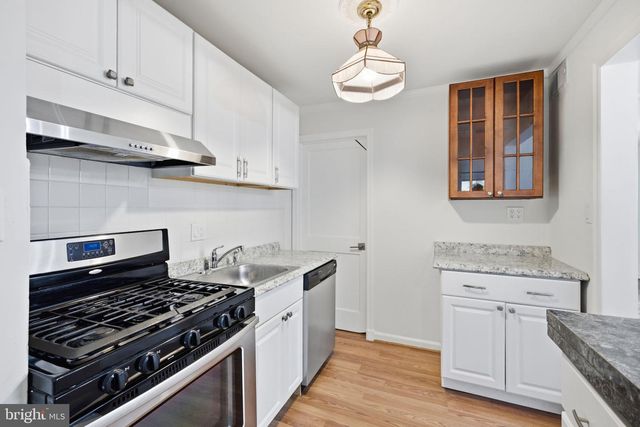 2033 ARLINGTON TER, Alexandria, VA 22303