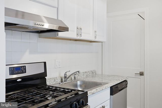 2033 ARLINGTON TER, Alexandria, VA 22303