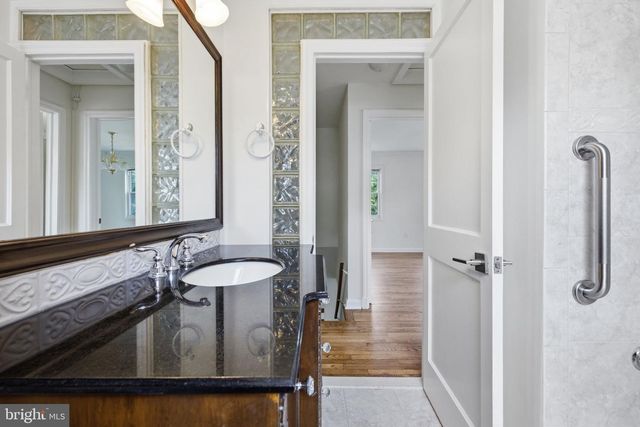 2033 ARLINGTON TER, Alexandria, VA 22303