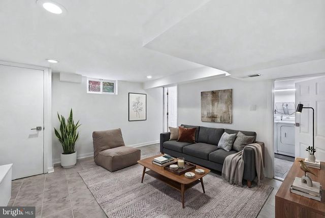 2033 ARLINGTON TER, Alexandria, VA 22303
