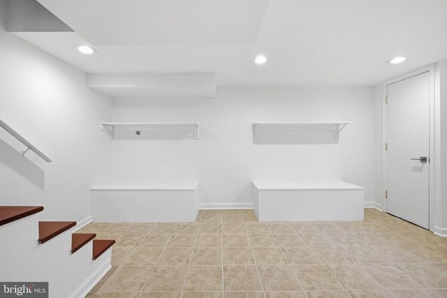 2033 ARLINGTON TER, Alexandria, VA 22303