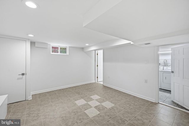 2033 ARLINGTON TER, Alexandria, VA 22303