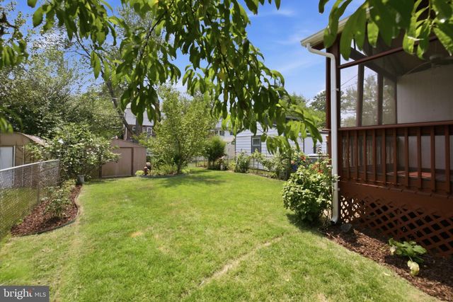 2033 ARLINGTON TER, Alexandria, VA 22303