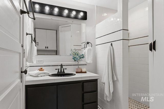 1420 Maple Avenue, Twin Falls, ID 83301