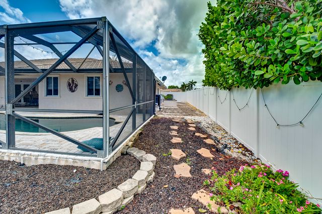 2700 NE 4th Way, Boca Raton, FL 33431