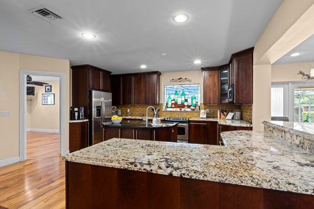 2700 NE 4th Way, Boca Raton, FL 33431