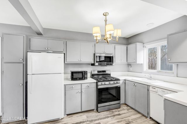 458 E End Avenue, Brick, NJ 08723