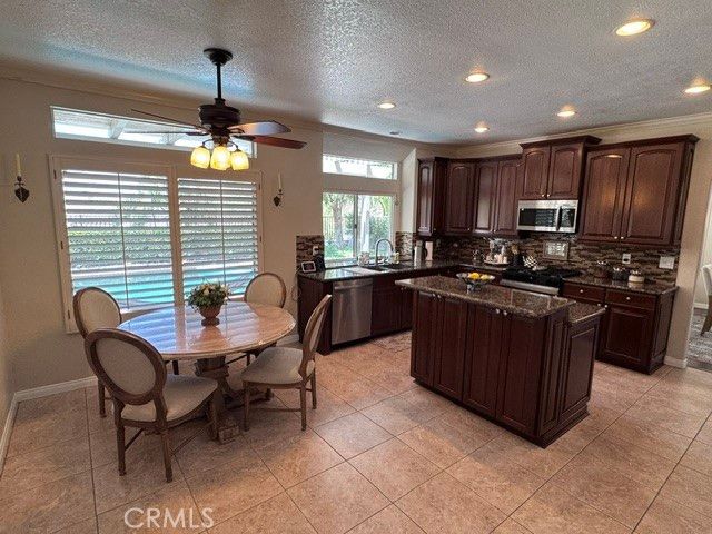 29347 Canyon Rim, Canyon Country, CA 91387