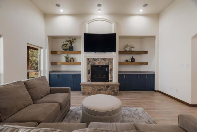 8805 Warm Springs Road NW, Albuquerque, NM 87120