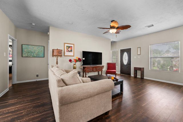 3737 Whisper Walk, Montgomery, TX 77356
