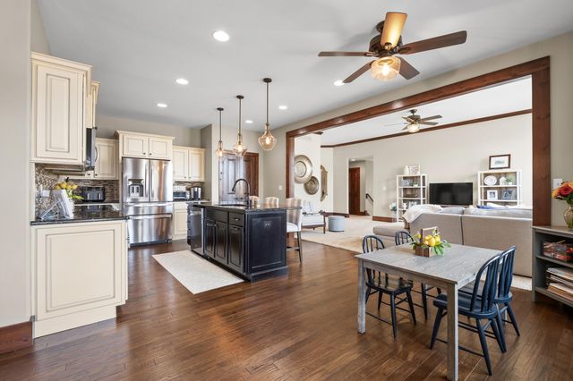 4915 THORNBROOK RDG, Columbia, MO 65203