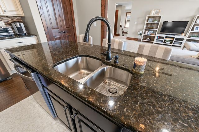 4915 THORNBROOK RDG, Columbia, MO 65203