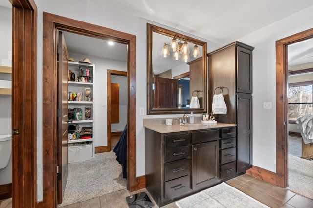 4915 THORNBROOK RDG, Columbia, MO 65203