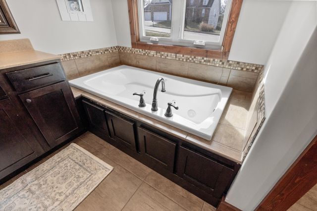 4915 THORNBROOK RDG, Columbia, MO 65203