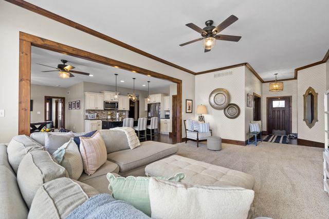 4915 THORNBROOK RDG, Columbia, MO 65203