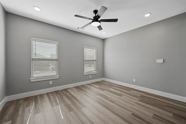 527 W Walker Street, Denison, TX 75020