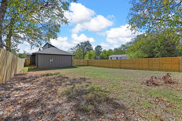 527 W Walker Street, Denison, TX 75020