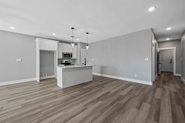 527 W Walker Street, Denison, TX 75020