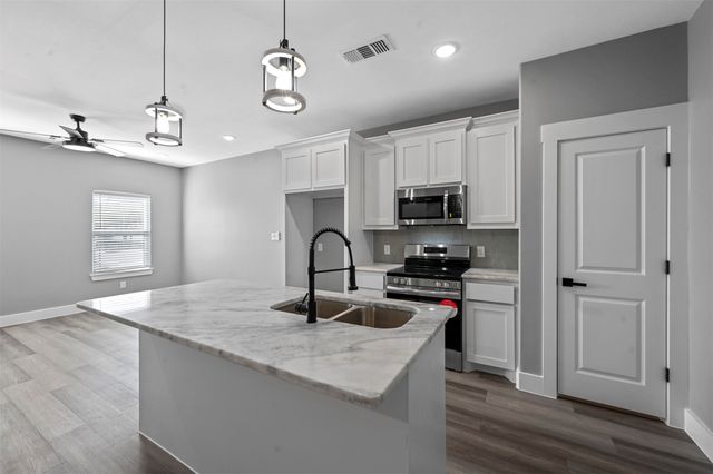 527 W Walker Street, Denison, TX 75020