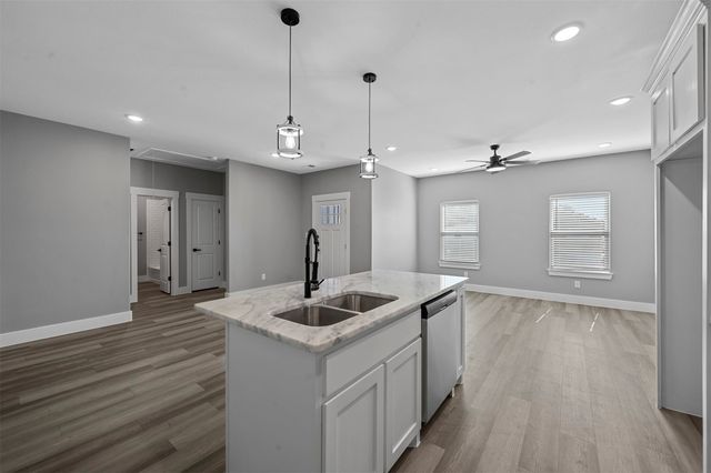 527 W Walker Street, Denison, TX 75020