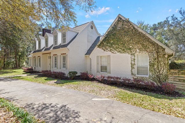 2624 Edgewater Drive, Niceville, FL 32578