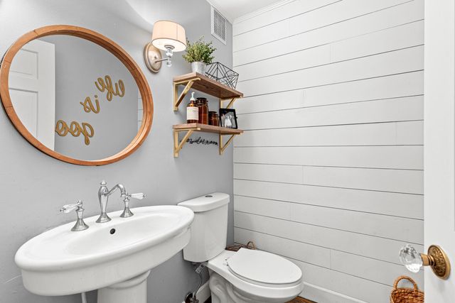 2624 Edgewater Drive, Niceville, FL 32578