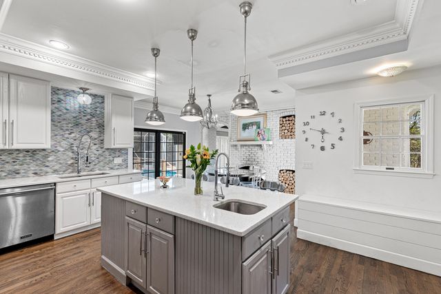 2624 Edgewater Drive, Niceville, FL 32578