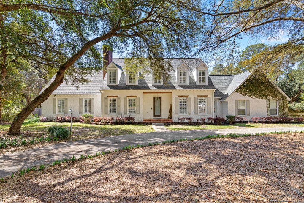 2624 Edgewater Drive, Niceville, FL 32578