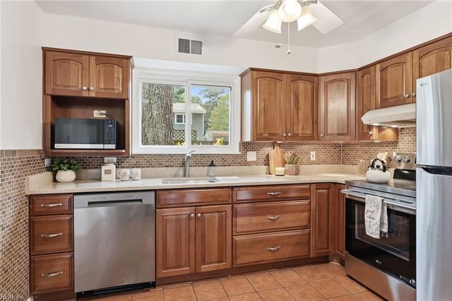 440 Bernice PL, Virginia Beach, VA 23452
