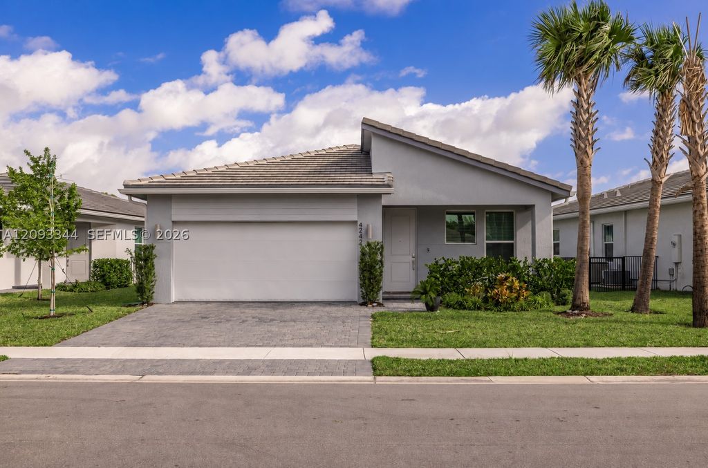 4242 Rosa Dr, Deerfield Beach, FL 33064