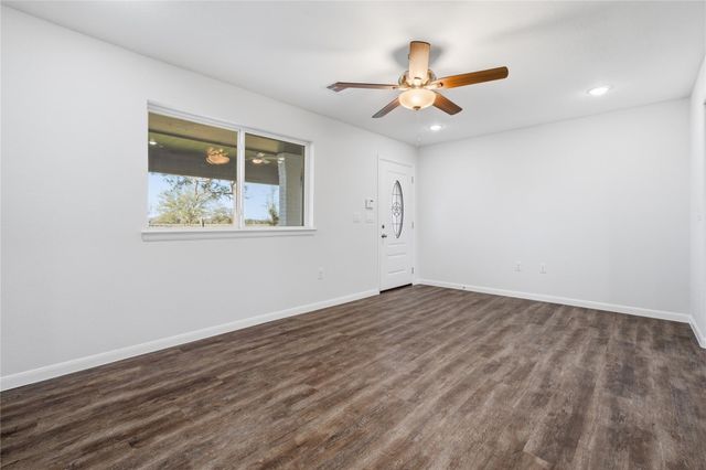 6623 County Road 4, Damon, TX 77430