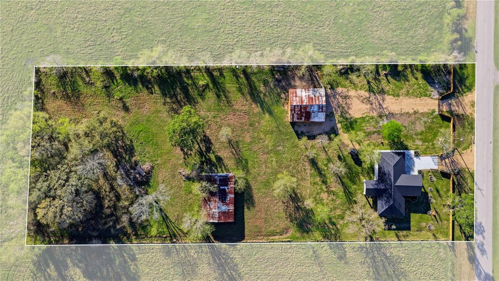 6623 County Road 4, Damon, TX 77430