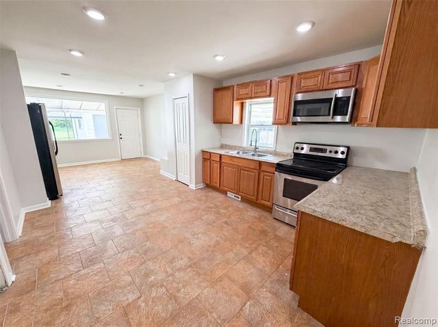5456 Northlawn Drive, Sterling Heights, MI 48310