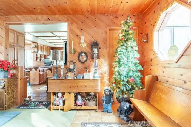 723 Bergschrund, Crestline, CA 92325
