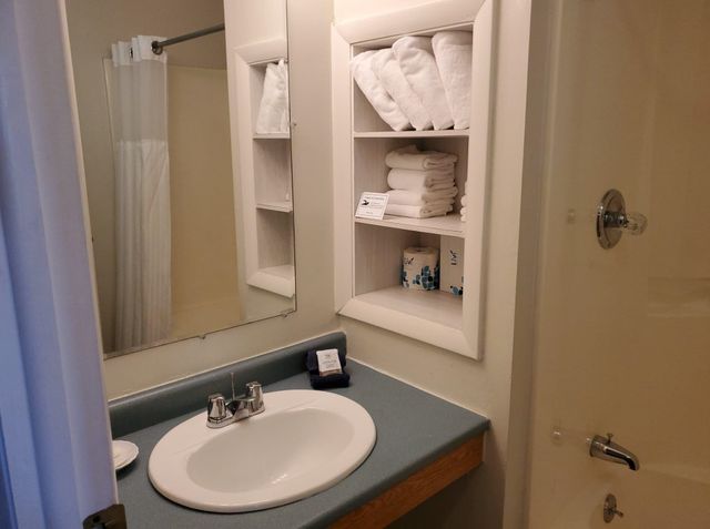 337 S Main St Unit V05, Wolfeboro, NH 03894