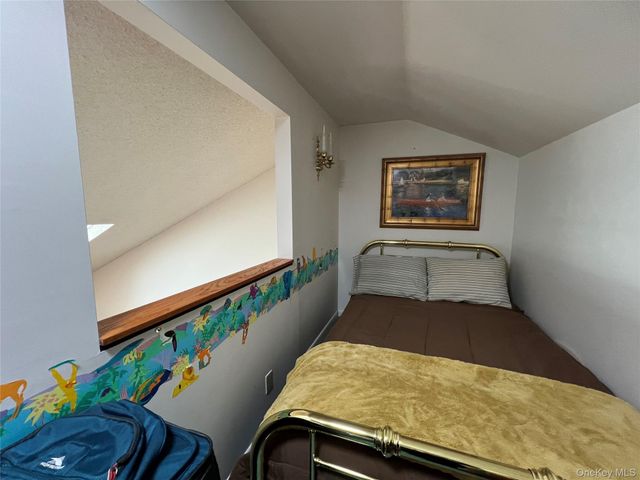 40 Chester Lane, Nanuet, NY 10954