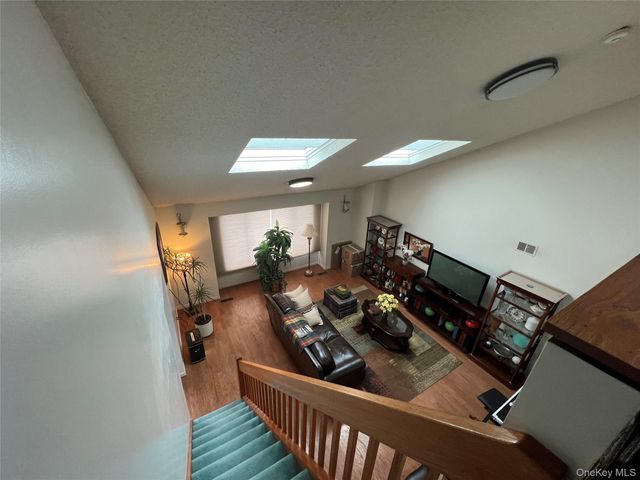 40 Chester Lane, Nanuet, NY 10954