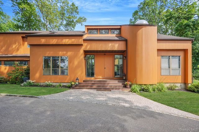 318 Sheep Pasture Road, East Setauket, NY 11733