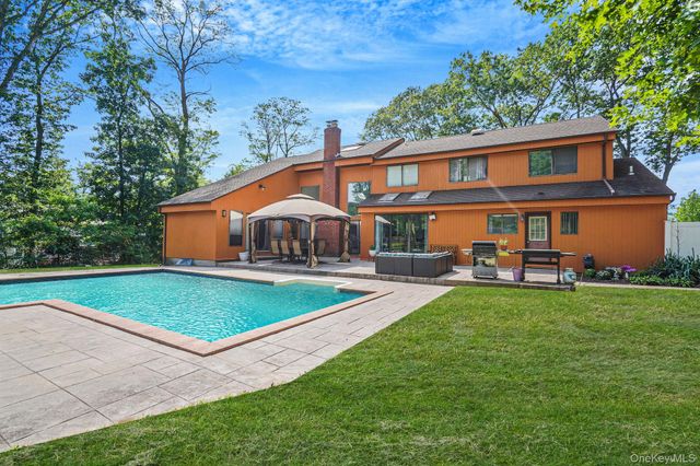 318 Sheep Pasture Road, East Setauket, NY 11733