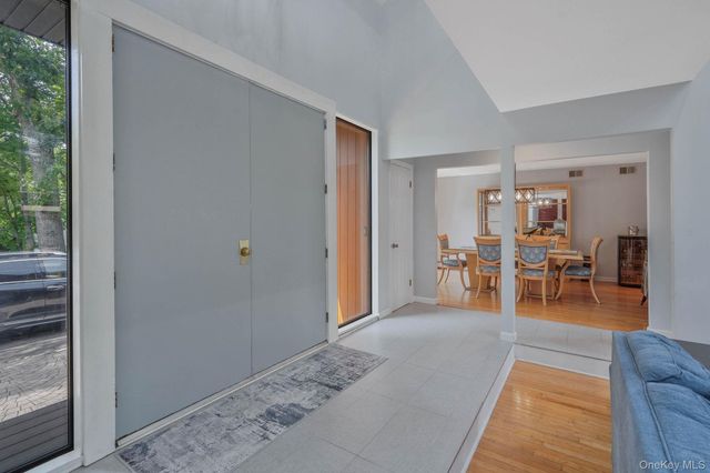 318 Sheep Pasture Road, East Setauket, NY 11733