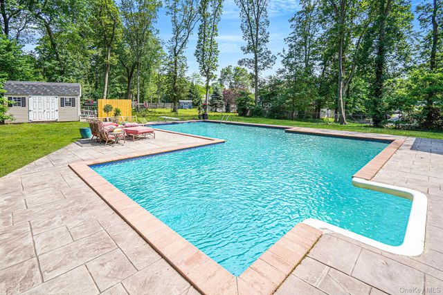 318 Sheep Pasture Road, East Setauket, NY 11733